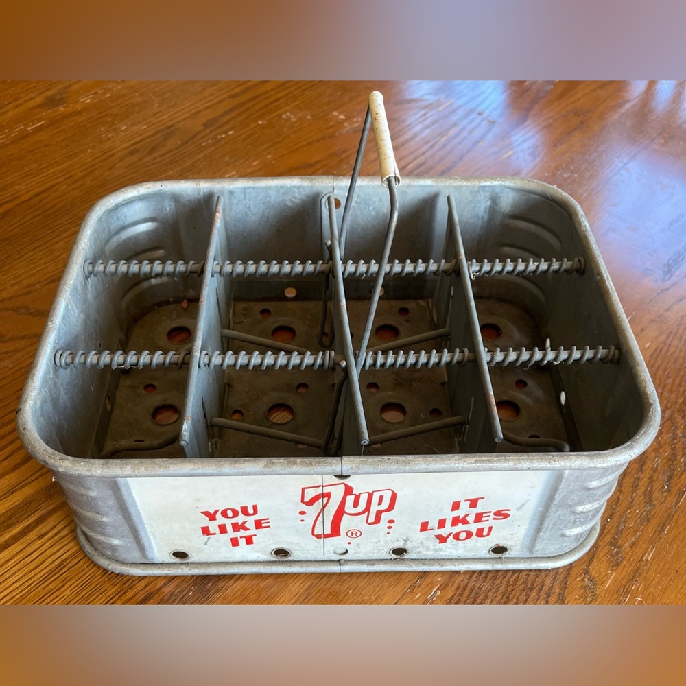 7 Up Bottling 7-UP 12 Pack Metal Bottle Carrier With Handle Advertising Soda Pop